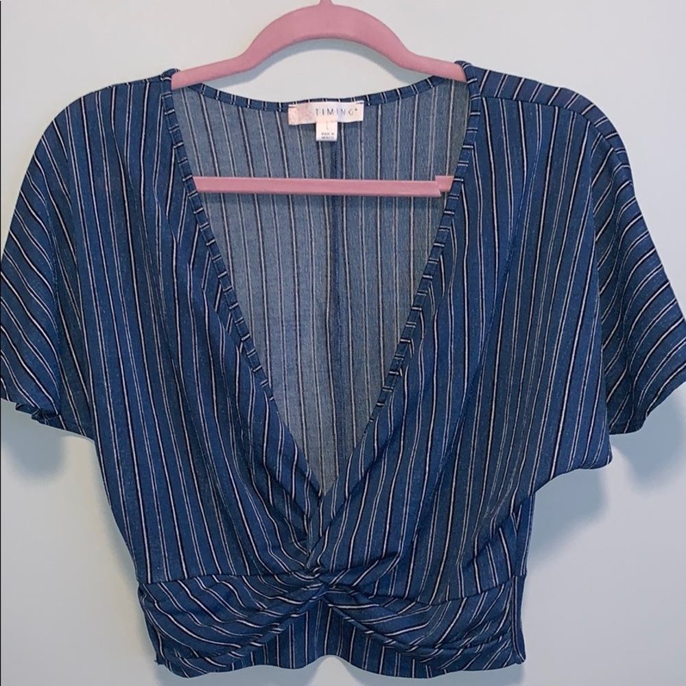 Timing vertical stripes black blue and white crop